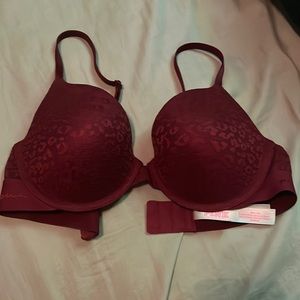 Worn twice Victoria’s Secret PINK Wear Everywhere Bra lightly lined
